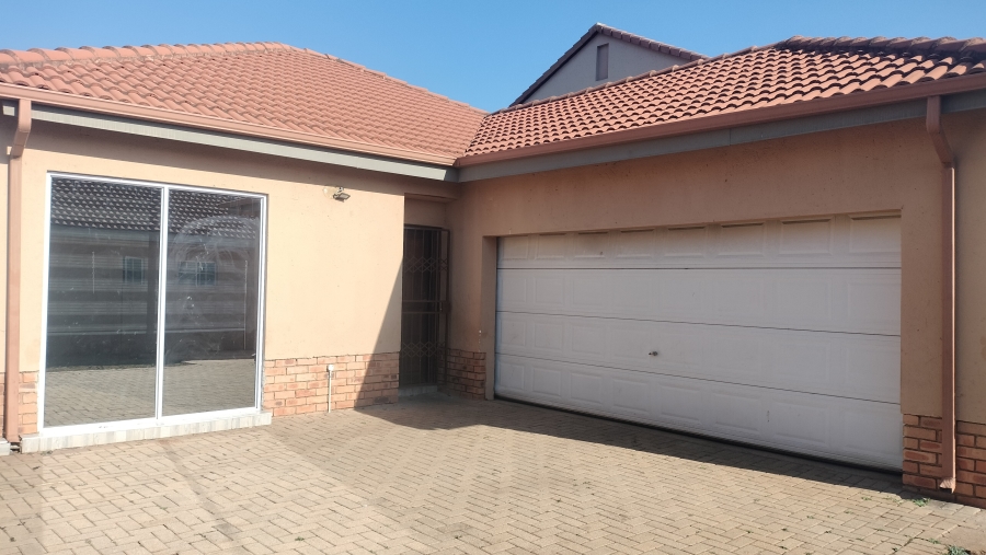 To Let 3 Bedroom Property for Rent in Waterval East North West